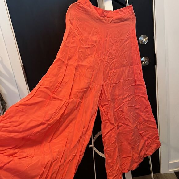 NWT H&M wide leg culottes  - coral - zip fly. Size 8 Extremely soft! - Picture 3 of 4